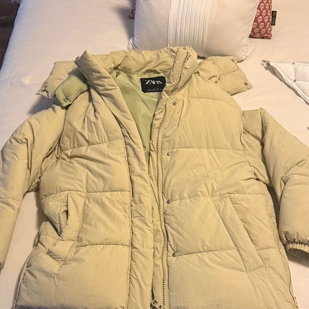 Zara Women's Beige Puffer Coat